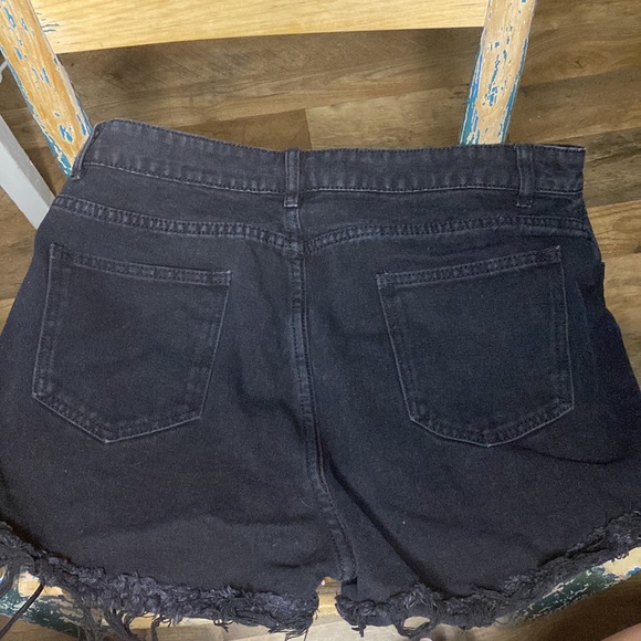 SHEIN Womens Black Jean Shorts - Picture 3 of 5